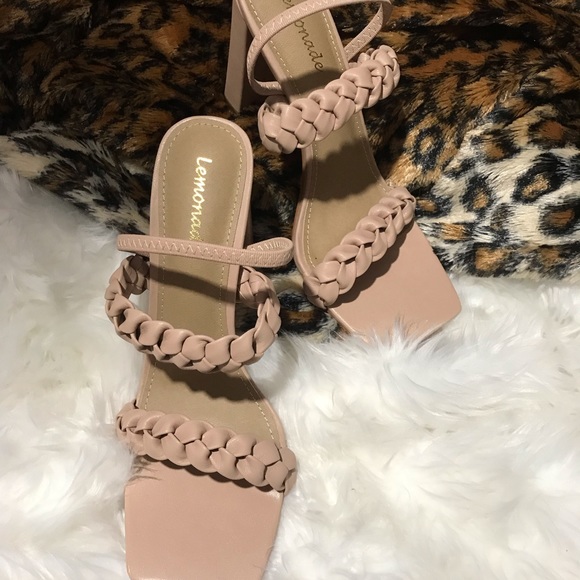 ▪️🖤▪️NWOT▪️🖤▪️STUNNING BEIGE SQUARE - TOED HEEL . . . - Picture 9 of 9